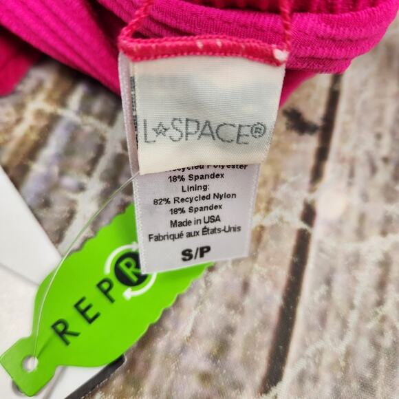 L*Space Fisher Bikini Top in Bougainvillea Pink Size Small NWT - Picture 5 of 5